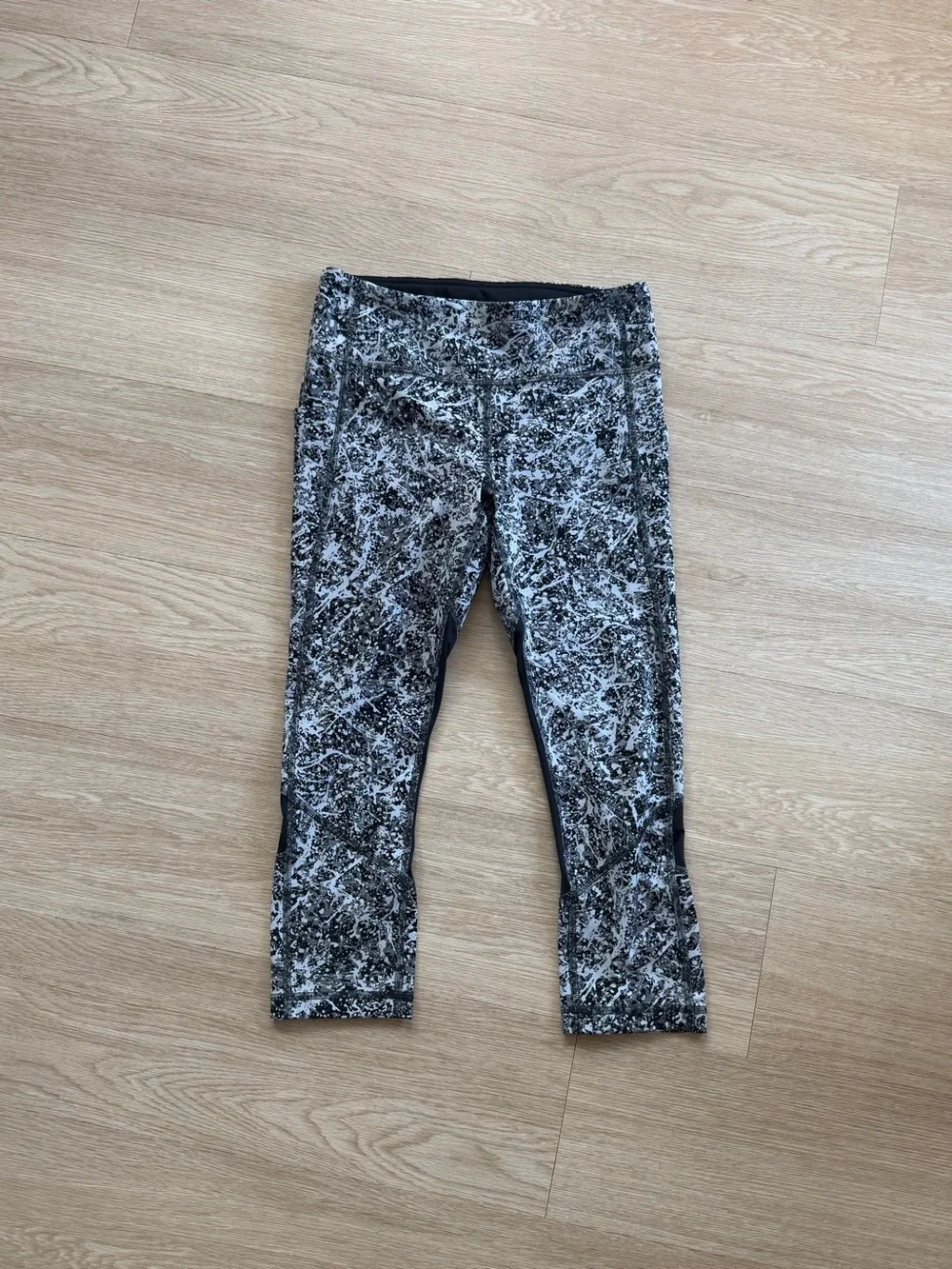 Lululemon Pace Rival Crop Legging Black/Diffusion White Splash Luxtreme Sz 6
